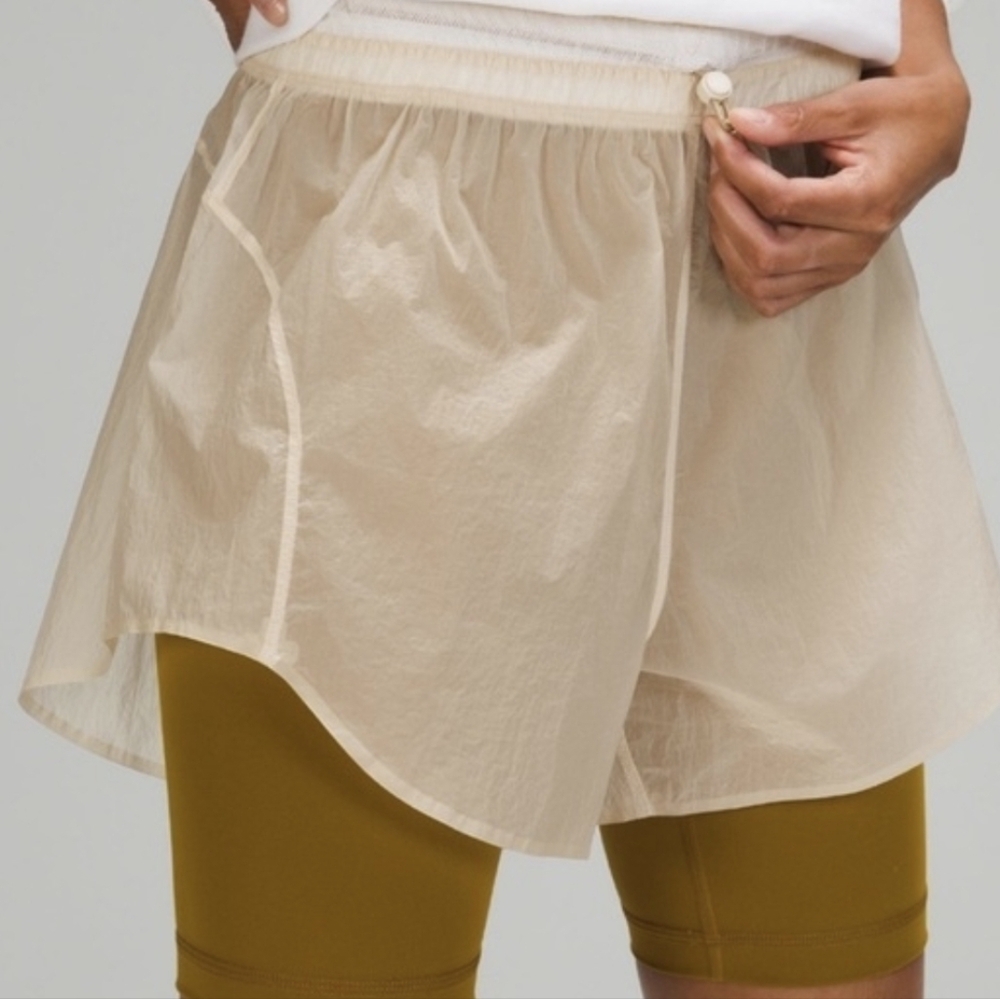 Lululemon Step Out High Rise Shorts NWT - Picture 2 of 12